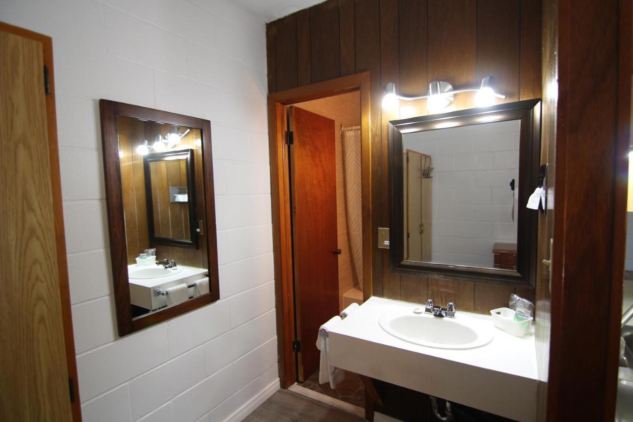 Motel Lennoxville Sherbrooke Eksteriør billede